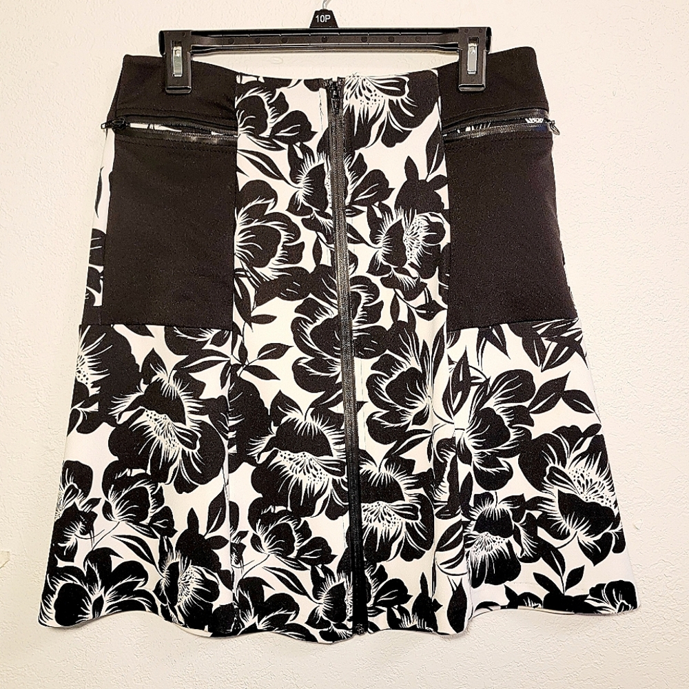 Worthington floral faux leather full zip knee length swing skirt